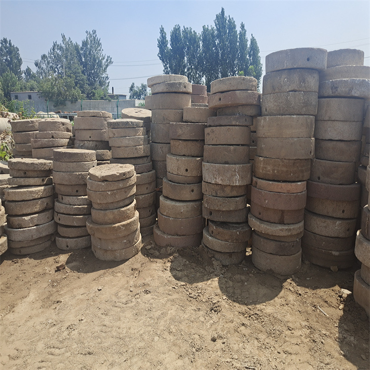 Factory stock of old Paleolithic grinding discs, stone discs, old grinding discs, scenic area grinding discs, road paving stones, stone grinding discs details Picture