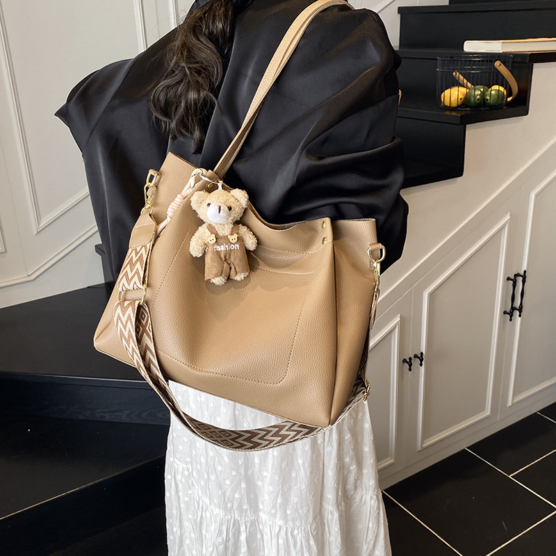 A fashionable, large-capacity, simple and versatile bucket bag for women, a new model of 2025, with a stylish and high-end quality for commuting, single-shoulder crossbody Specification drawing