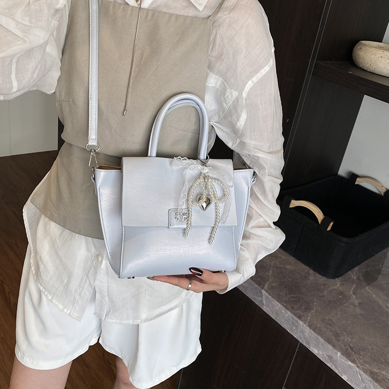 A niche casual tote handbag for women, a new 2025 cross-border large-capacity commuting versatile single-shoulder crossbody bag details Picture
