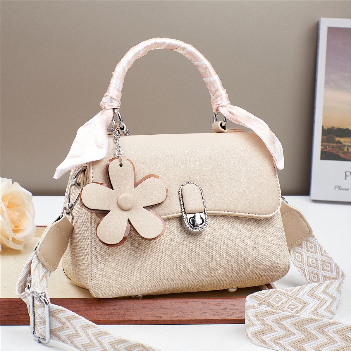 Ladies' silk scarf small square bag manufacturer's new autumn 2024 stylish and versatile handbag for middle-aged and elderly mothers details Picture
