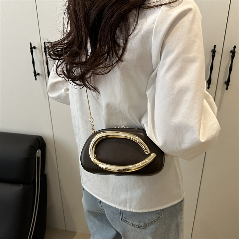 Cross-border European and American retro niche wine red metal box small square bag, versatile for banquets, mobile phone bag, hand-held crossbody small bag Specification drawing