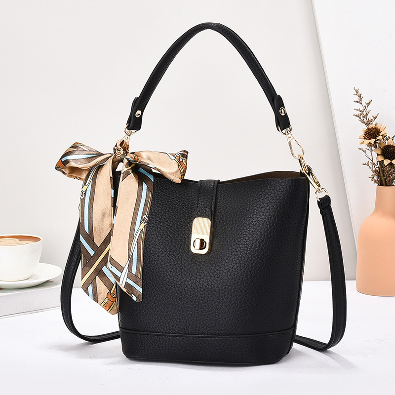 A new spring 2025 off-the-shoulder crossbody bag with a unique, fashionable and cute look for girls. It's a hand-held bucket bag for girls full figure