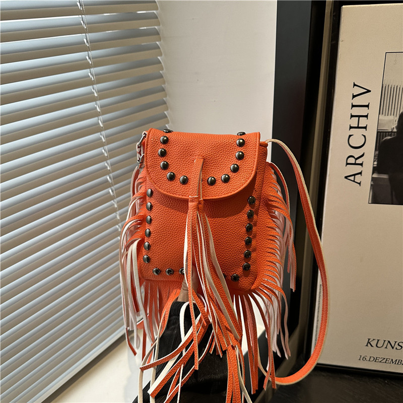 New 2025 tassel bag, retro tassel rivets, personalized mobile phone bag, versatile, single-shoulder crossbody small bag for women full figure
