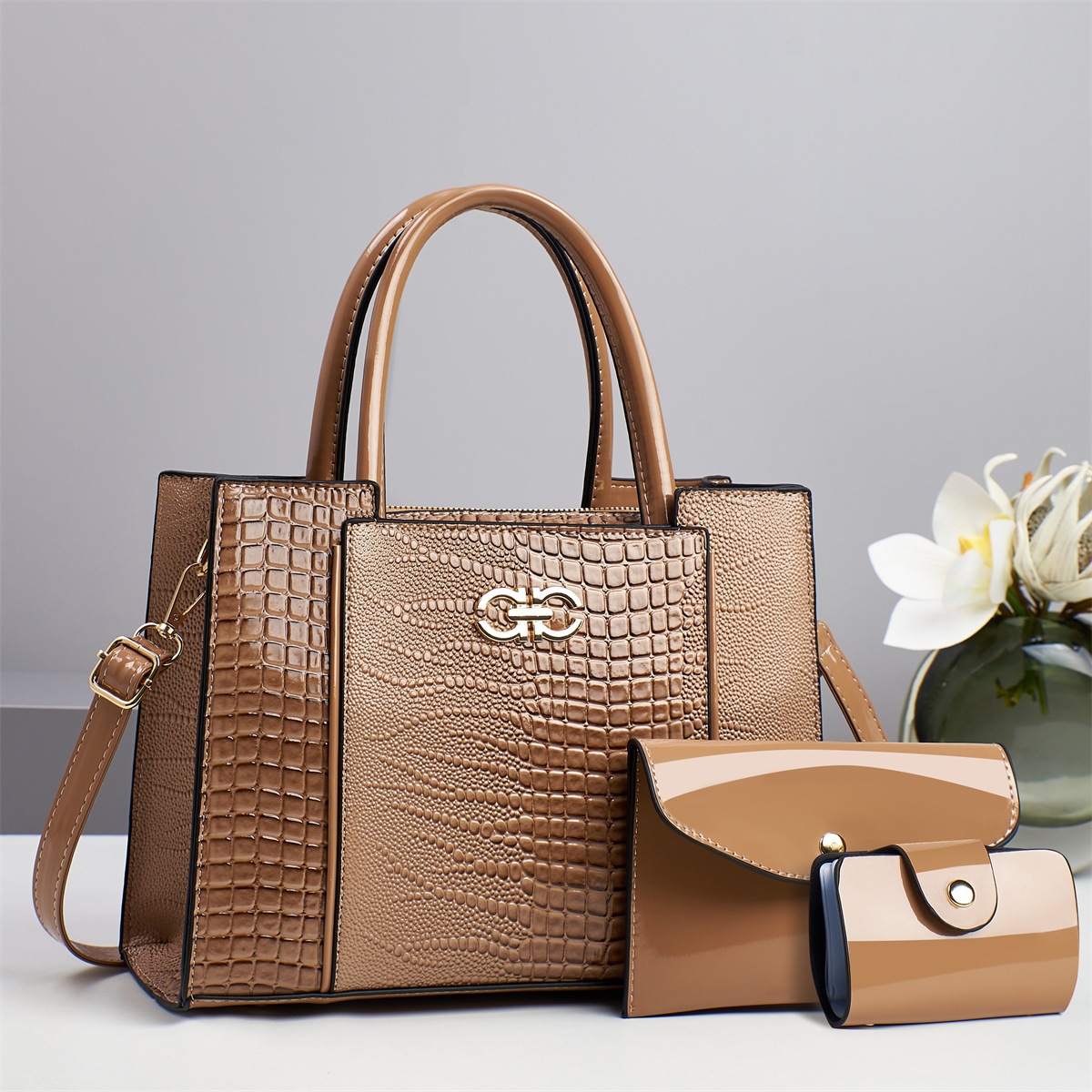 Cross-border export consignment of 2025 new crocodile-patterned mother and child bag three-piece set, high appearance level fashionable handbag crossbody bag details Picture