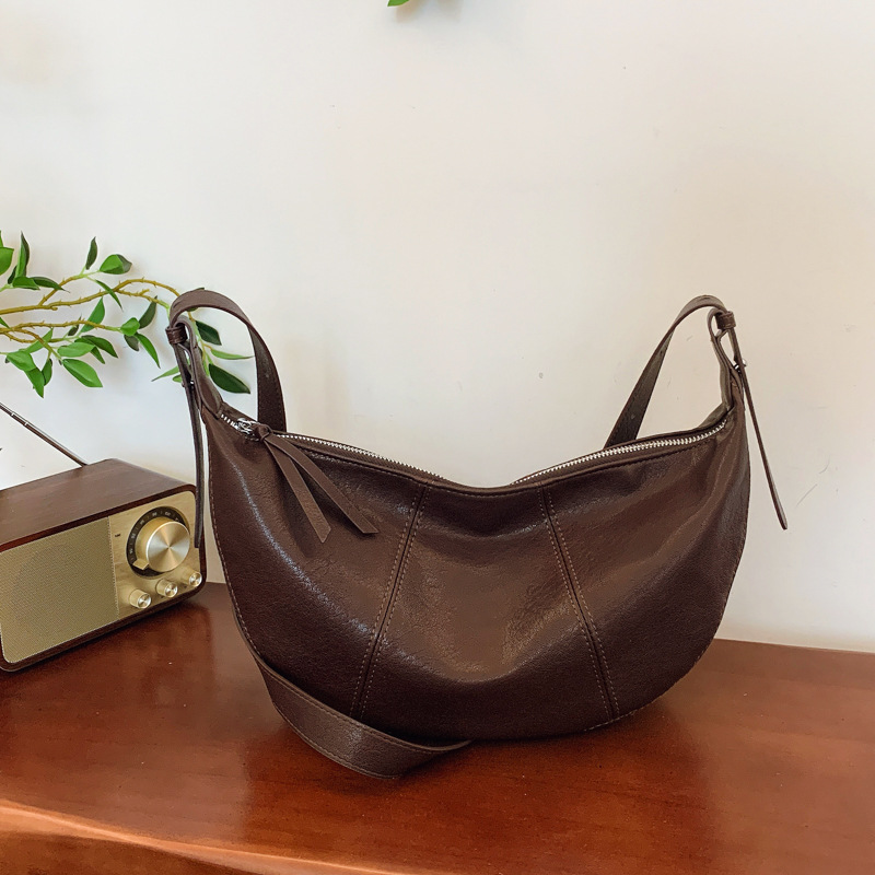 Retro bag with large capacity for women, 2024 new casual and niche design, crossbody horn bag, versatile for commuting, dumpling bag Specification drawing