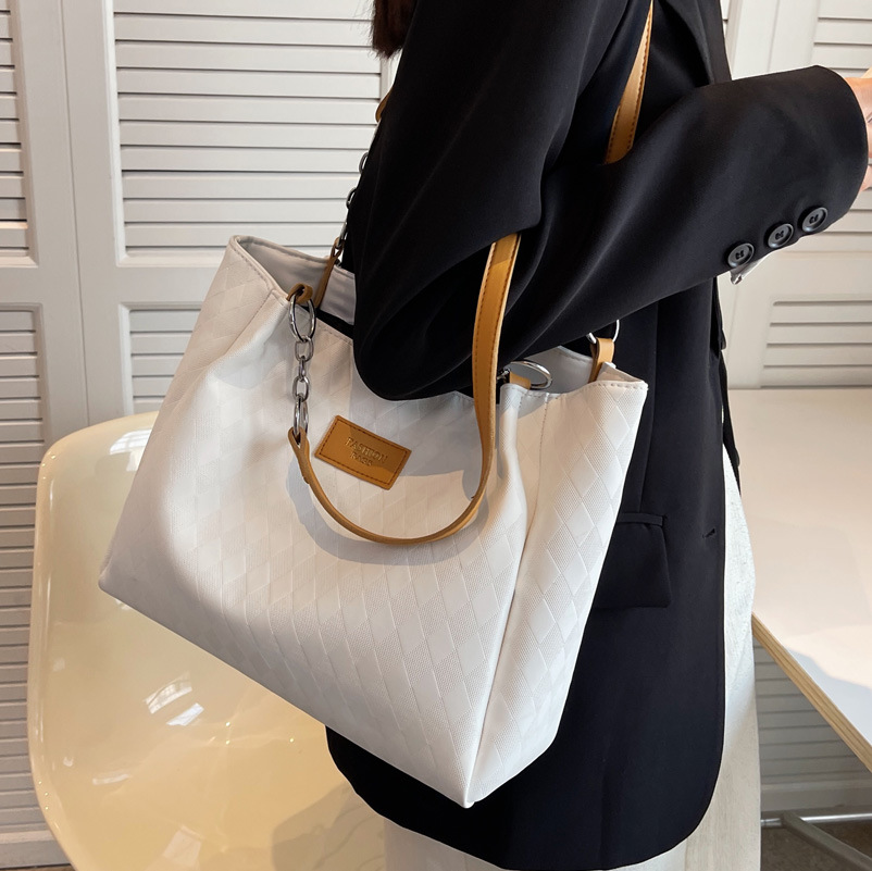Large-capacity women's bag 2025 new spring high-end, niche class and commuting bag, versatile single-shoulder tote bag details Picture