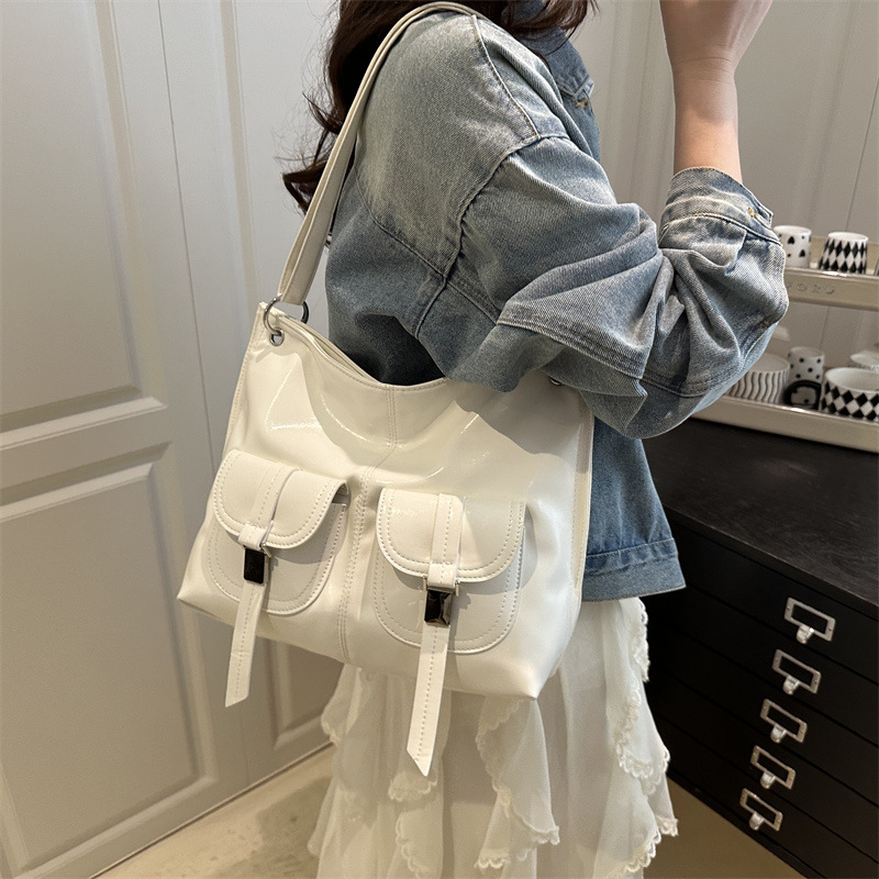 Motorcycle style underarm large bag for women 2025 New fashion oil wax leather tote bag, summer versatile commuting single-shoulder bag Specification drawing