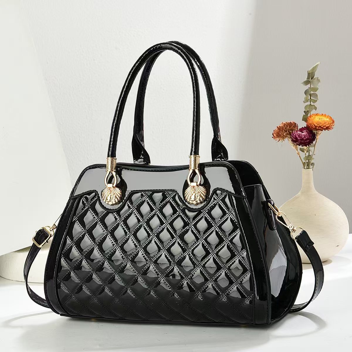 New trendy diamond-patterned women's bags, fashionable, elegant and versatile women's bags, single-shoulder, hand-carry and crossbody women's bags full figure