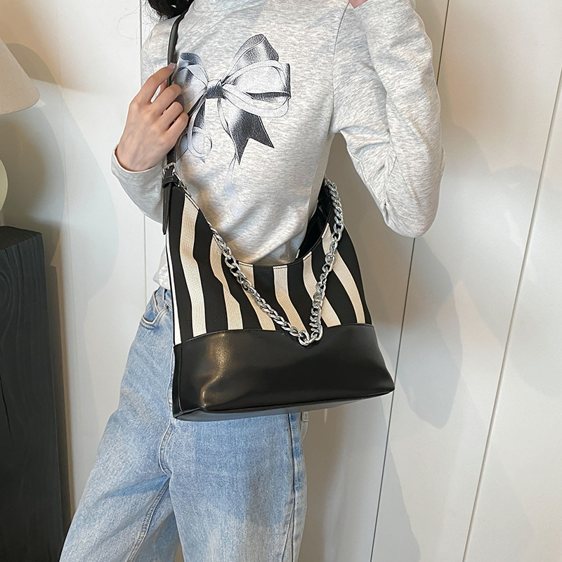 Cross-border niche striped bag for women, 2025 new large-capacity chain hand-held bucket bag, trendy single-shoulder crossbody bag Specification drawing