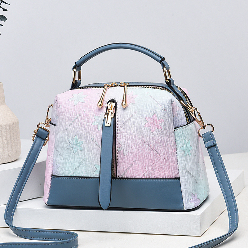 Gradient rainbow bag, fashionable and trendy women's bag, high-end, large-capacity single-shoulder bag, crossbody bag, handbag, women's bag Application Scenario