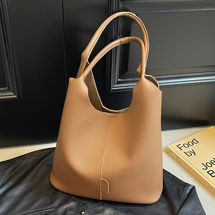 Retro and fashionable underarm bag for women 2024 new trend, large capacity bucket bag for work and commuting, casual and versatile women's bag full figure