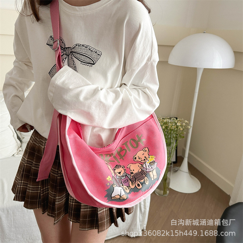 New bear crossbody dumpling bag, fashionable and trendy, college student commuting single-shoulder bag, casual bag wholesale details Picture