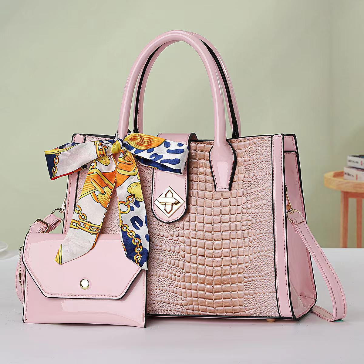 Cross-border bags: 2024 New style, trendy, stylish, simple and individual single-shoulder crossbody women's bag, retro mother-and-child bag for export Application Scenario