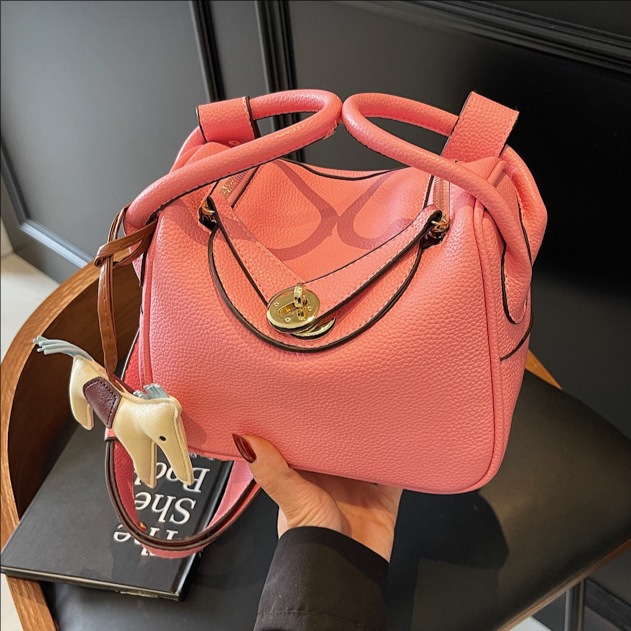 Cross-border niche handbag for women, 2025 new retro and fashionable single-shoulder underarm bag, high-end crossbody pillow bag full figure