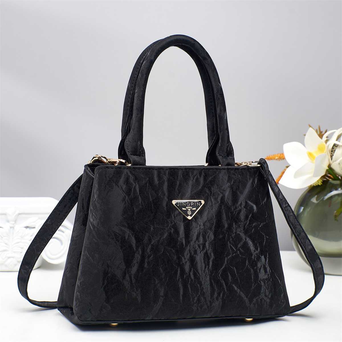 This high-end, stylish, and stylish macaron handbag is a classic and trendy bag that is popular and versatile for foreign trade full figure