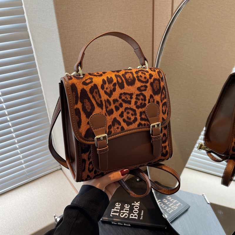 Fashionable backpack, stylish and simple handbag, 2024 new trendy INS shoulder bag, leopard print bag, simple and casual bag Specification drawing