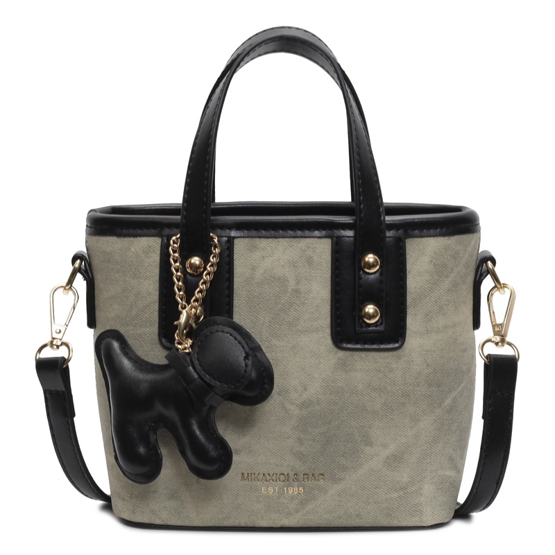 A new 2024 high-end Korean-style single-shoulder crossbody bag with a unique design and a hand-held bucket bag Item Picture