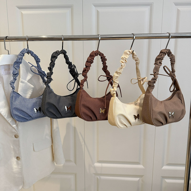 This year, the French niche design single-shoulder underarm bag is in vogue. The 2025 new stylish pleated versatile crossbody bag is popular among women Application Scenario