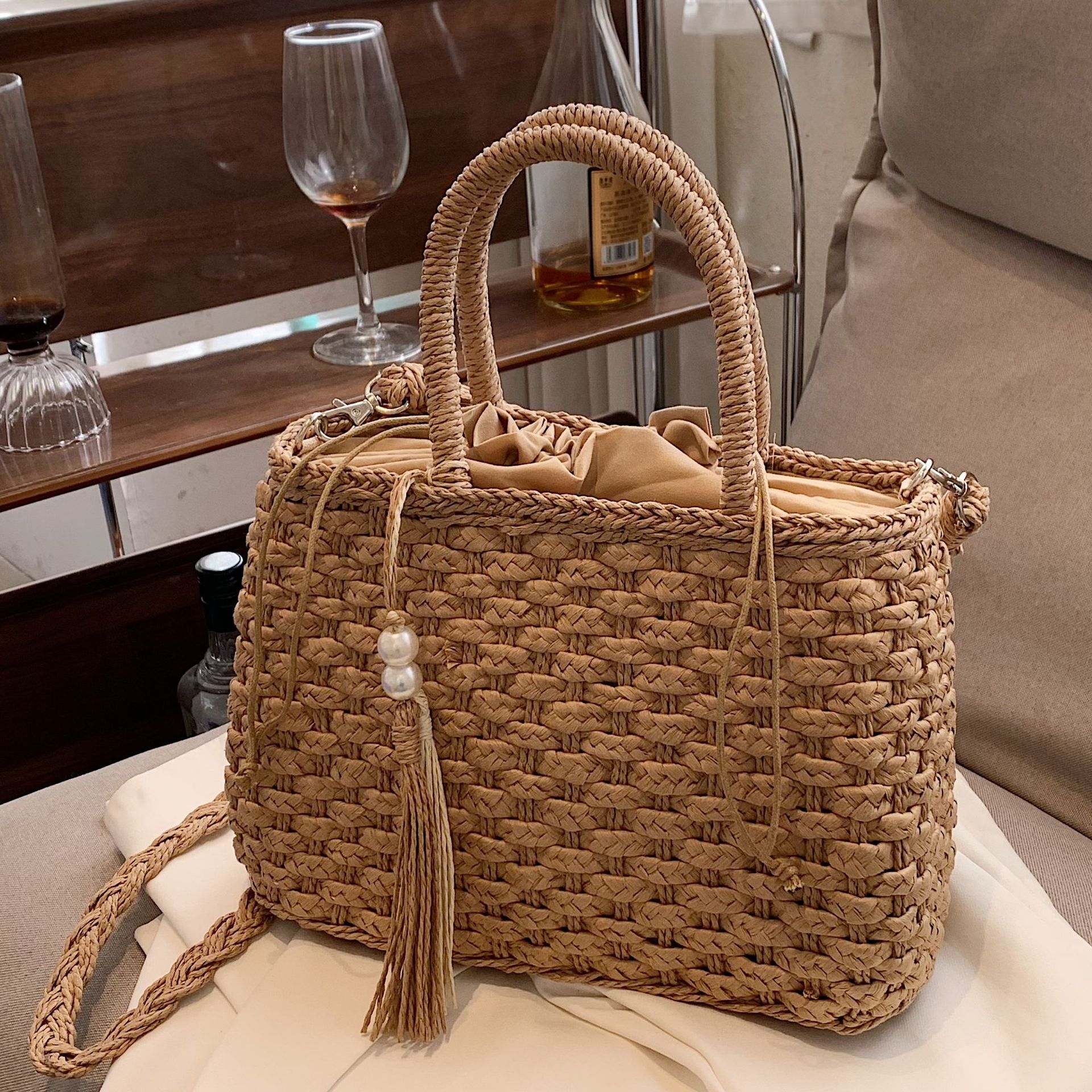 Large-capacity straw woven bag 2025 new trend Spring and Summer fashion versatile crossbody bag Women's bag simple hand-held woven bag full figure