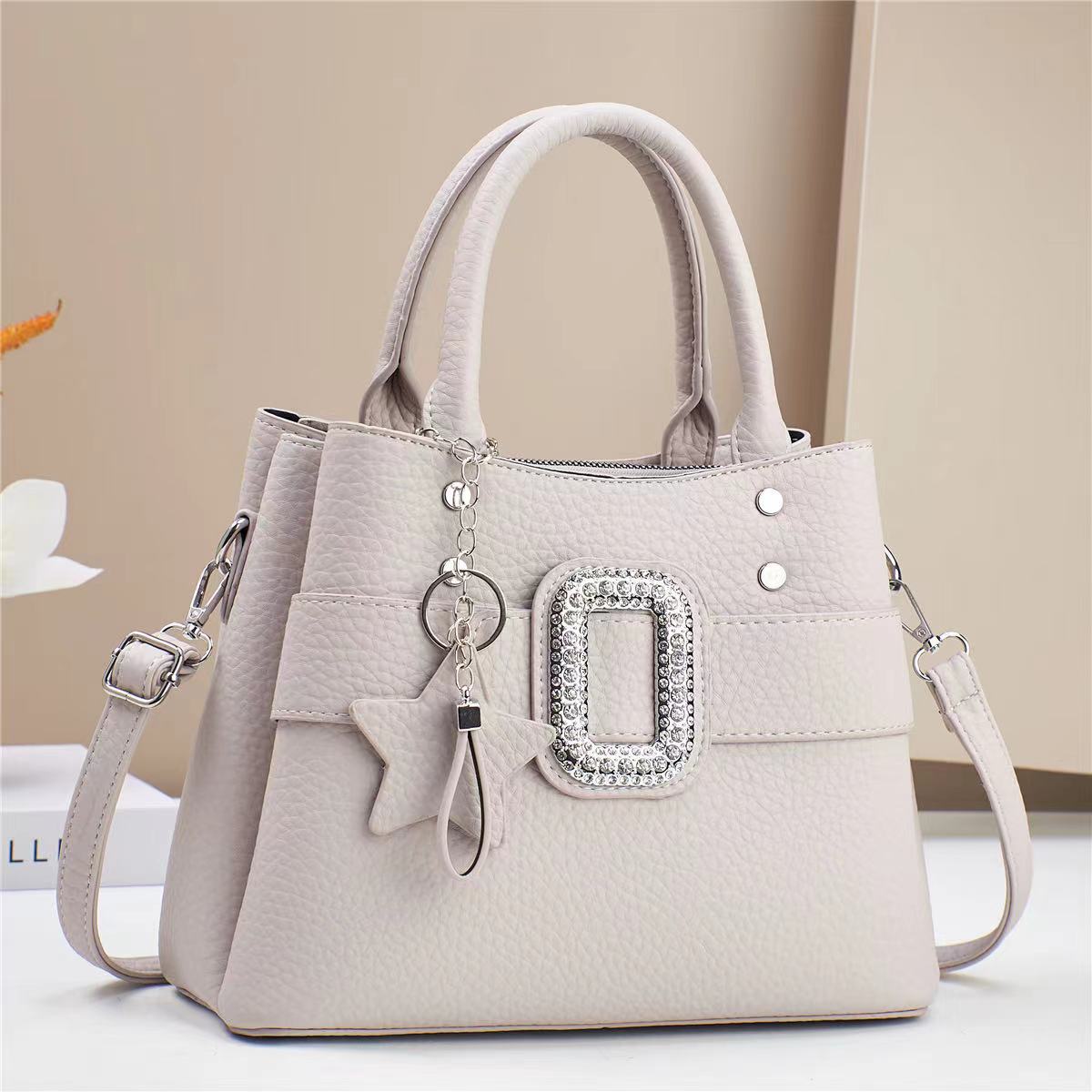 A best-selling crossbody bag for women, a trendy large handbag, a versatile new spring collection for 2024, from a manufacturer specializing in foreign trade for ladies details Picture