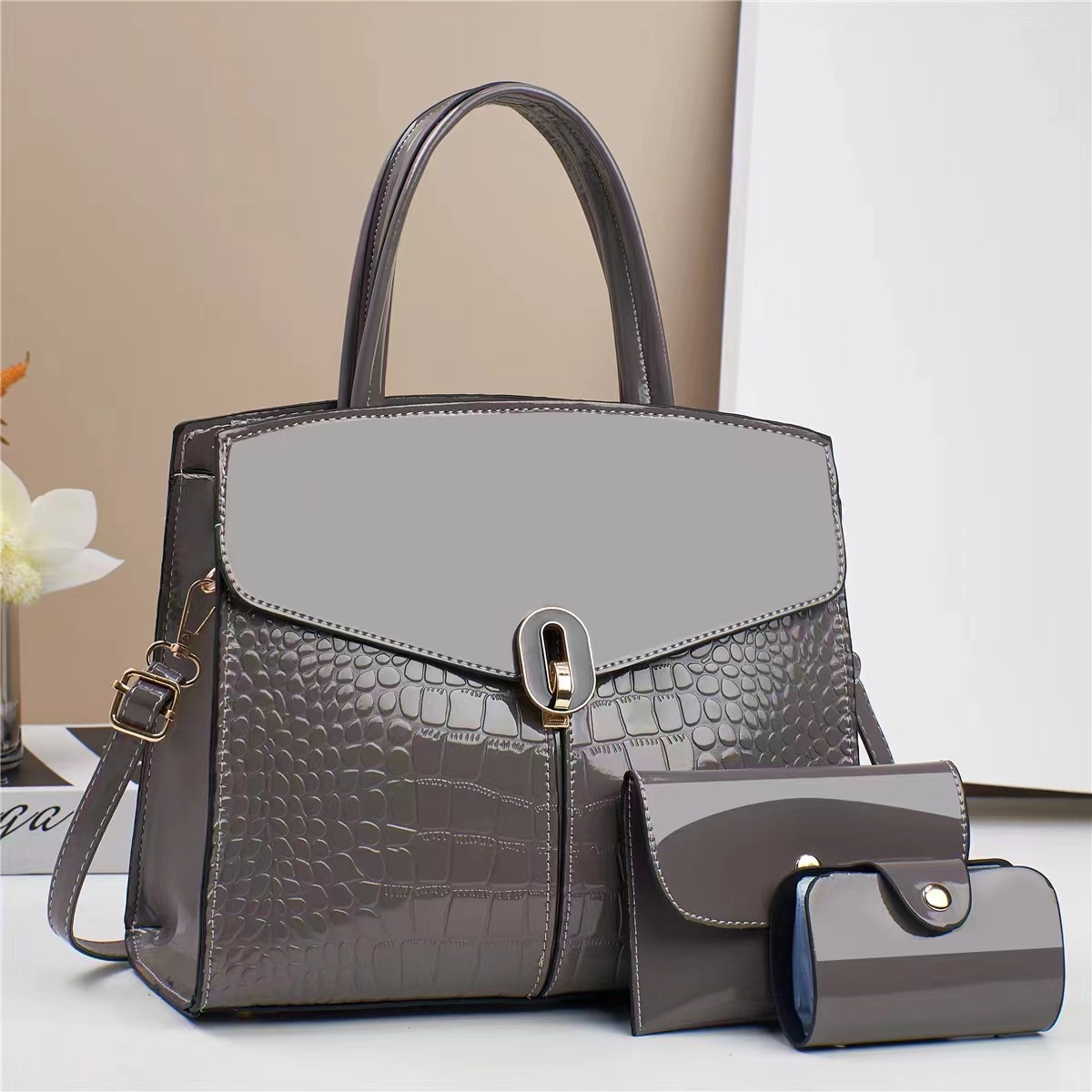 In 2024, a best-selling large single-shoulder crossbody bag for foreign trade, a versatile hand-carry bag, is a new fashion item for women details Picture