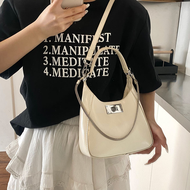 Korean-style simple soft leather single-shoulder underarm bag for women, 2025 new commuter bucket bag, casual and fashionable crossbody bag details Picture