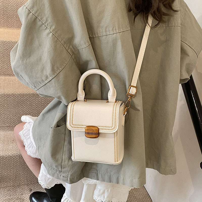 High-end retro small bag for women, 2025 new style, fashionable and versatile mobile phone bag, girl gift, single-shoulder crossbody bag, trendy full figure