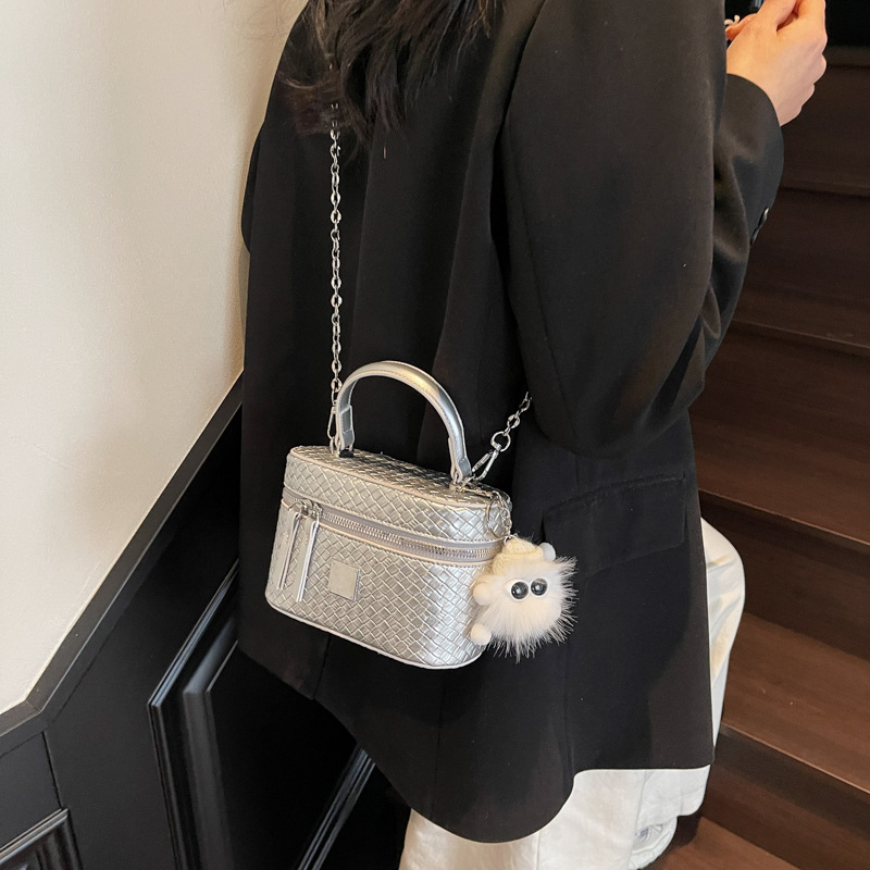 Cross-border niche woven pattern handbag for women 2025 new style versatile chain crossbody bag Casual crossbody box bag details Picture