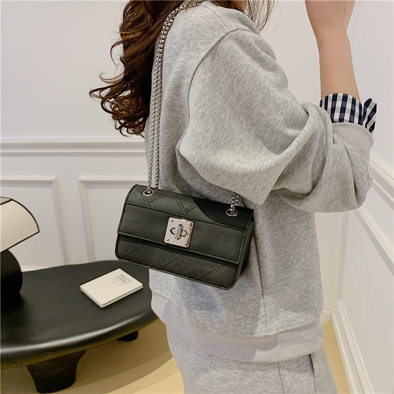 High-end texture diamond-shaped chain bag for women, 2025 new style simple and fashionable small square bag, French niche single-shoulder crossbody bag details Picture