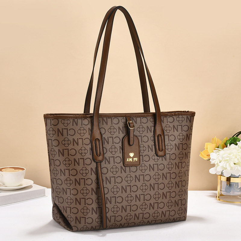 The new printed checkered bucket bag is a cross-border fashion handbag that is versatile, has a large capacity and a high-end feel. It is a single-shoulder crossbody bag Application Scenario