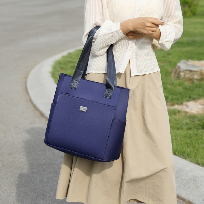 2025 New fashion multi-functional single-shoulder large-capacity lightweight Tote mommy bag, hand-carry casual women's bag, cross-border Application Scenario