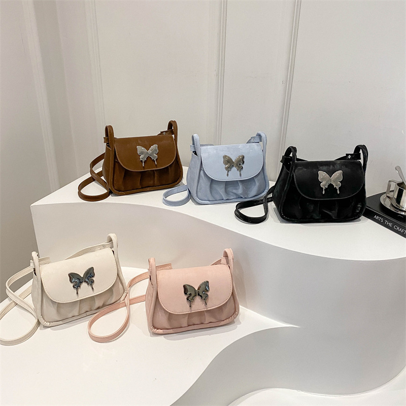 Fashionable pleated small bag for women, 2024 new autumn and winter bow saddle bag, high-end quality commuter crossbody bag Application Scenario