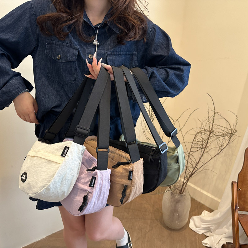 2025 New trendy women's crossbody bag, small backpack, fashionable single-shoulder bag for women, Hong Kong-style solid color ins mobile phone bag for women Application Scenario