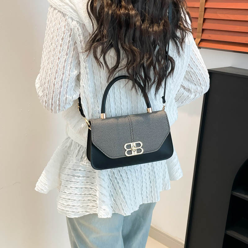 European and American retro underarm small square bag, pu texture handbag, niche design, single-shoulder bag, simple and casual crossbody bag details Picture