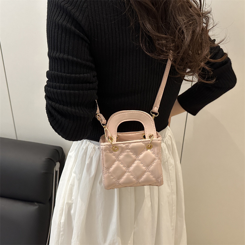 High-end quality and elegant 2025 new women's hand-held handbag, solid color single-shoulder bag, crossbody bag, simple and casual bag Specification drawing