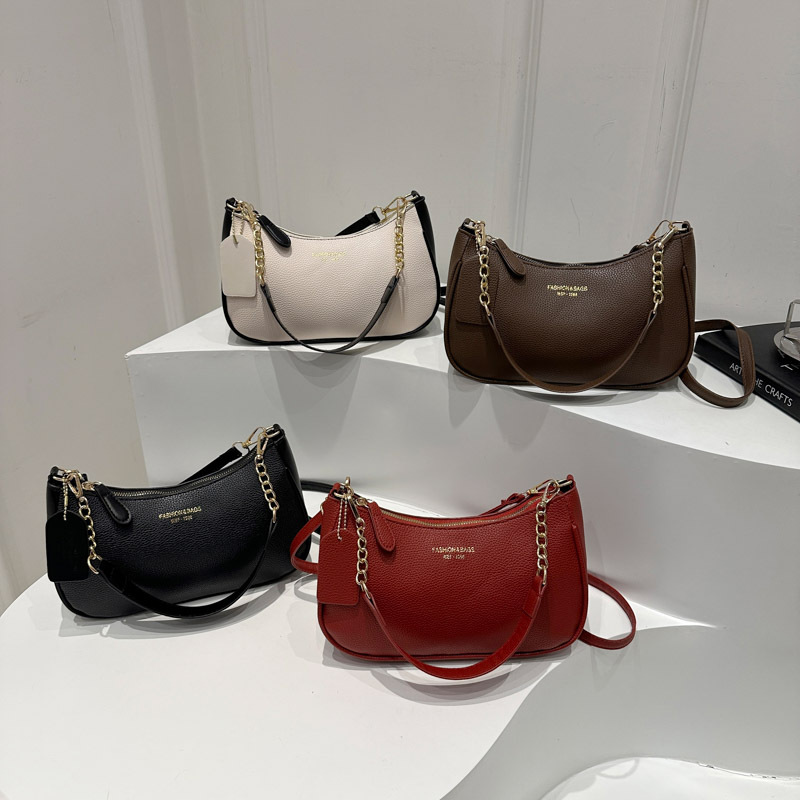 Underarm bag for women 2025 New trendy and fashionable single-shoulder handbag, a high-quality summer color-blocking work small handbag for ladies Application Scenario