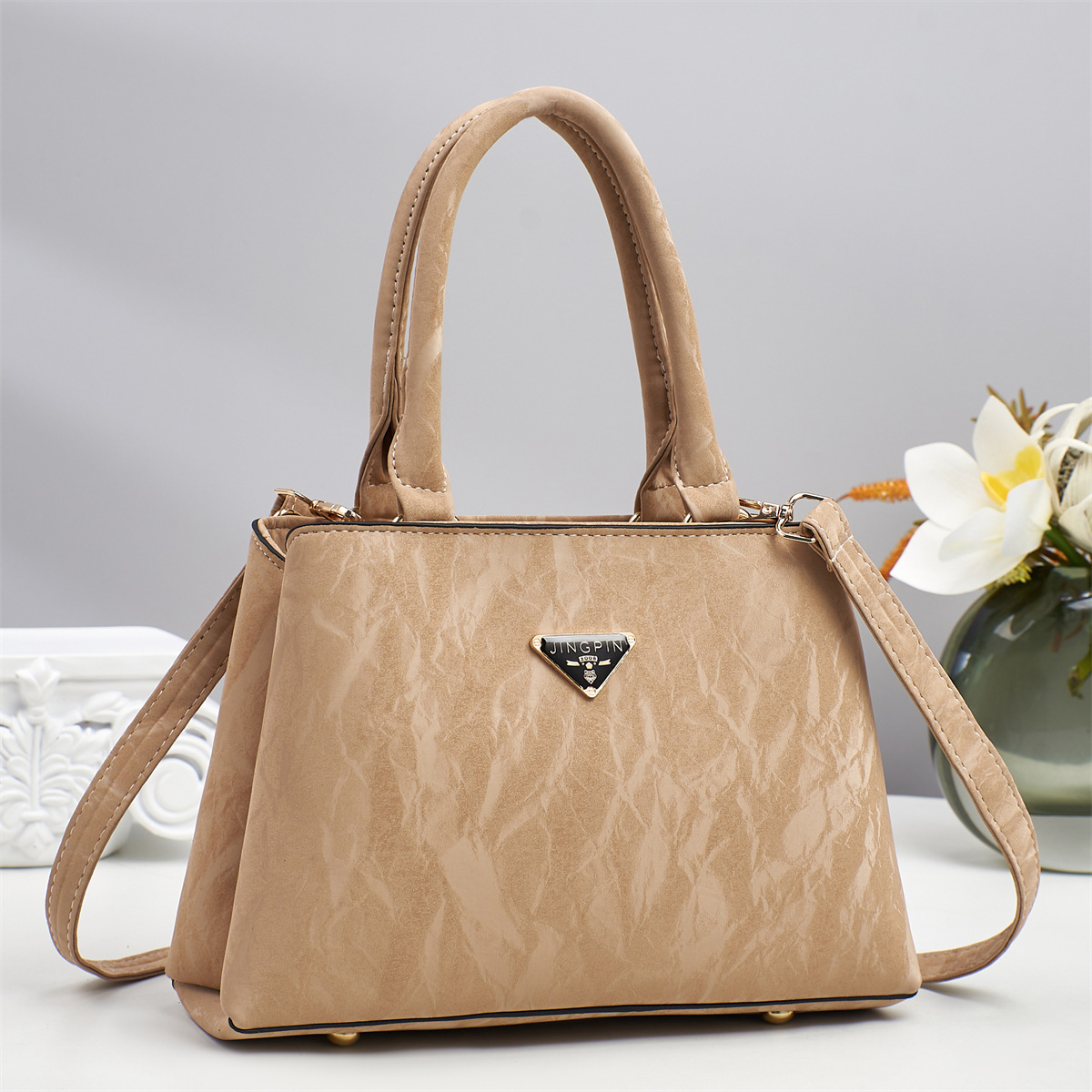 This high-end, stylish, and stylish macaron handbag is a classic and trendy bag that is popular and versatile for foreign trade Application Scenario