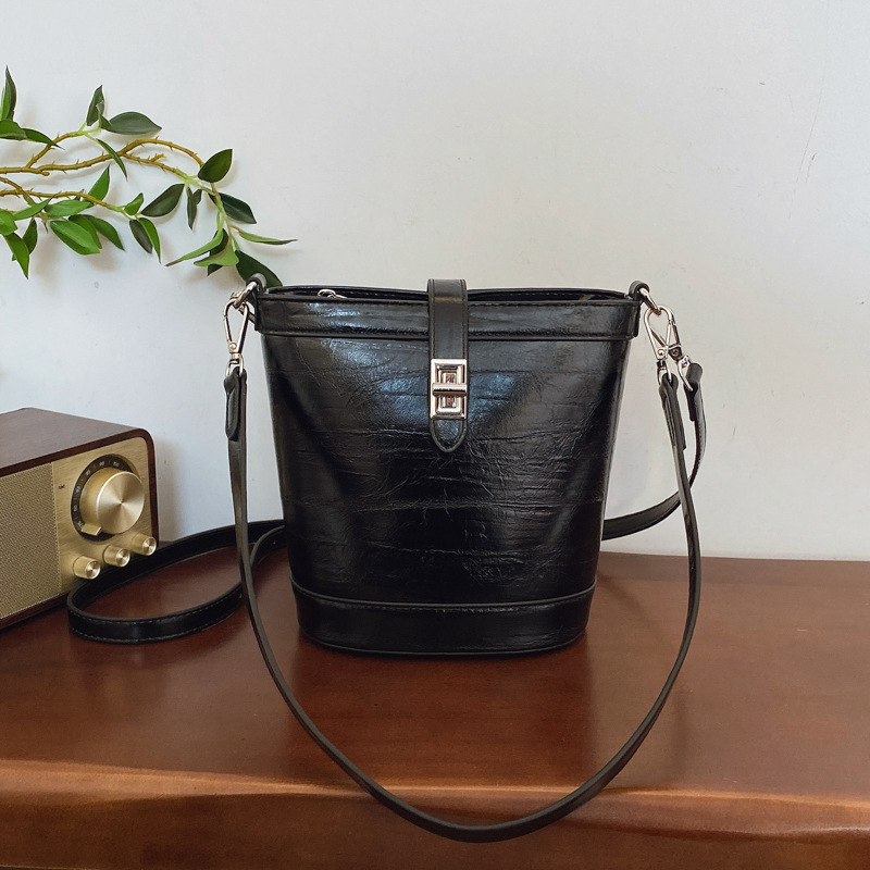 High-end bucket bag for women, 2025 new retro soft leather underarm bag, light luxury and niche design, single-shoulder crossbody bag Specification drawing
