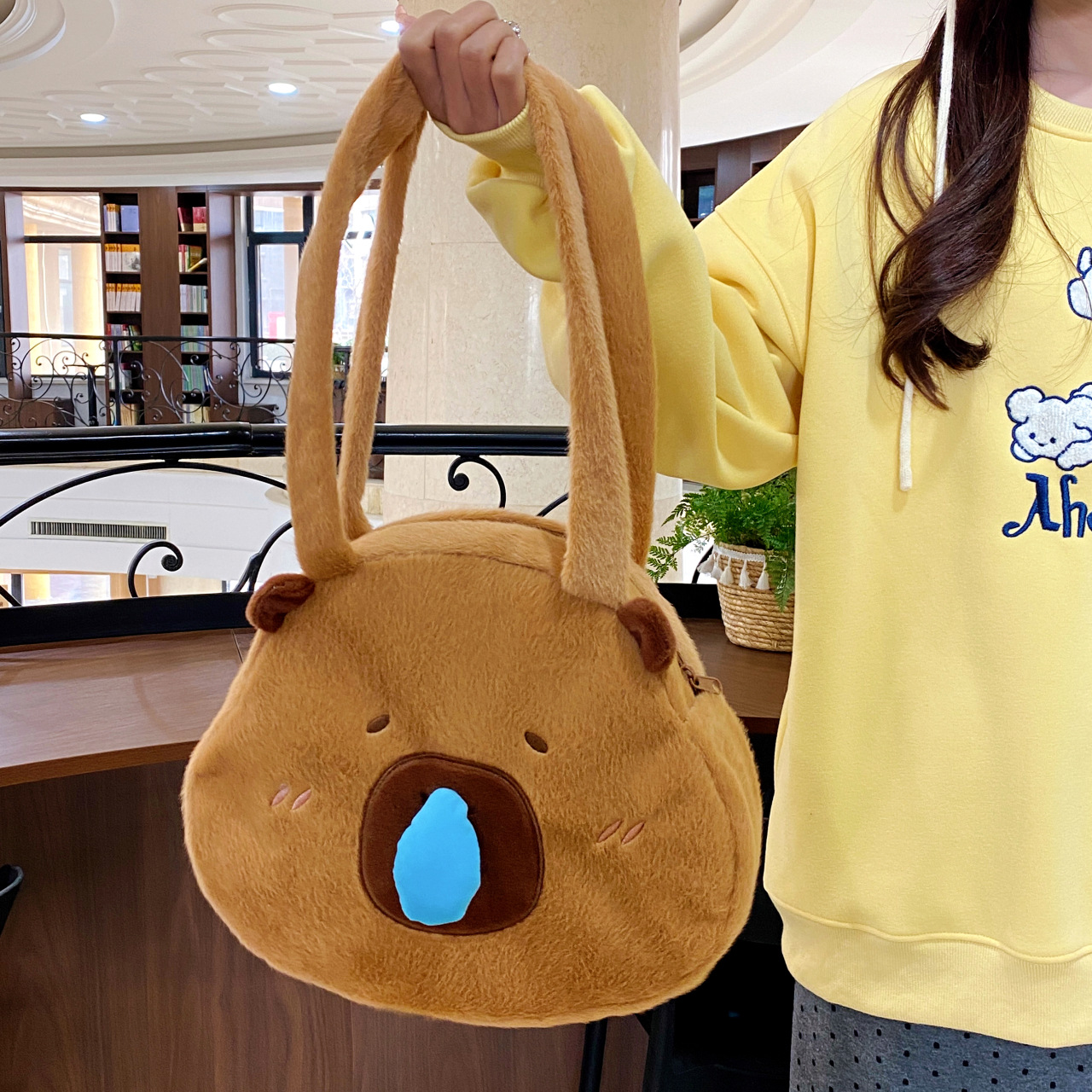 A new cartoon underarm single-shoulder handbag with a large capacity, a capibara stretchable snot pufferfish student storage bag details Picture