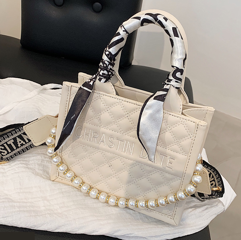 New trendy and fashionable cross-border women's bag, diamond-shaped crossbody bag, summer single-shoulder hand-held tote bag, large-capacity women's bag Application Scenario