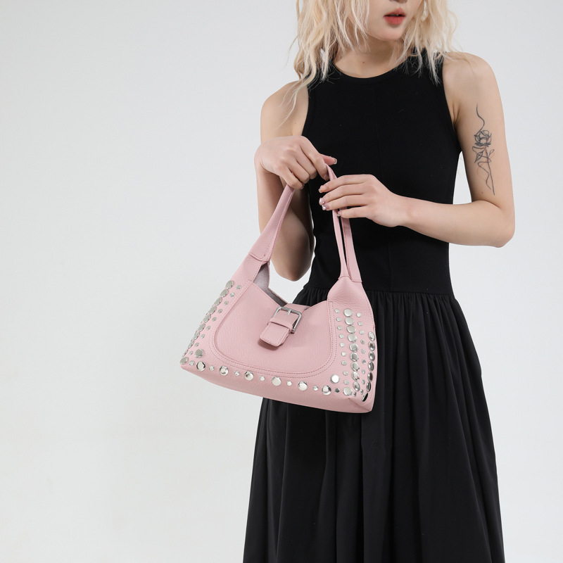 Cross-border retro rivet solid color handbag for women, 2025 new style, high-end texture, simple and large capacity single-shoulder armpit bag Application Scenario