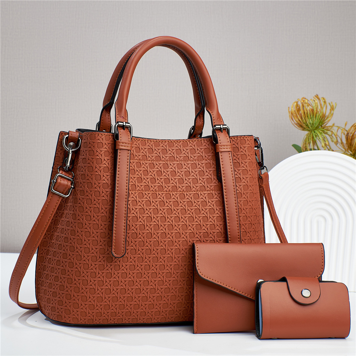 2023 new three-piece set, diamond-patterned multi-purpose texture, large-capacity cross-border single-shoulder crossbody solid color women's bag Application Scenario