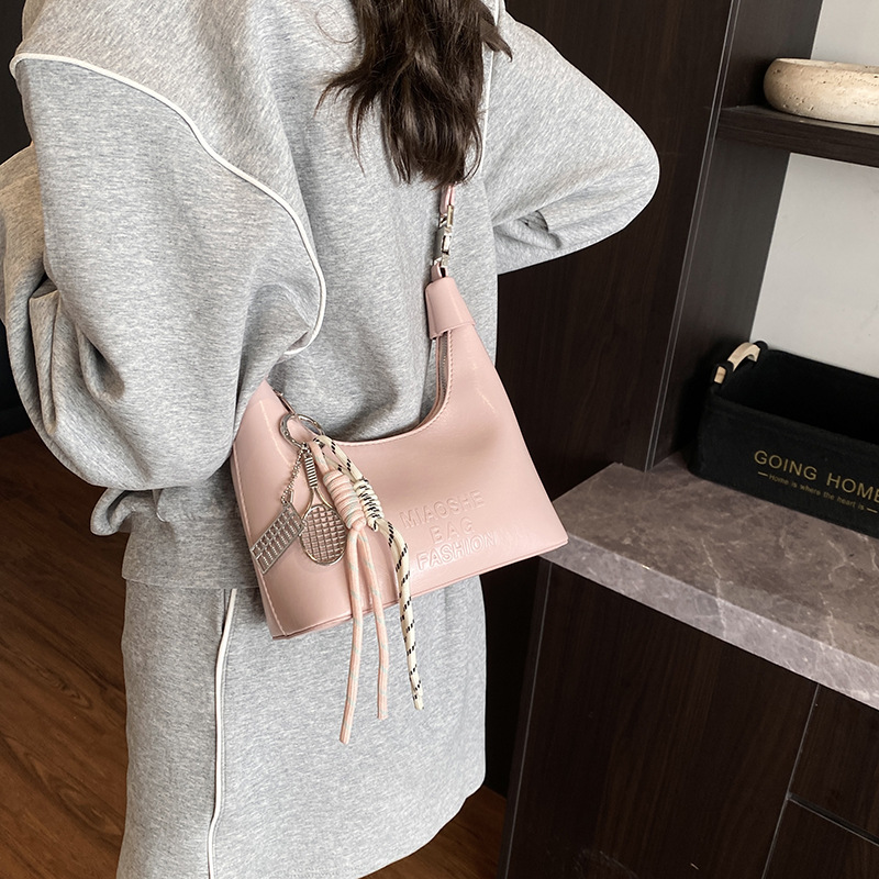 Simple and casual hand-held dumpling bag 2025 new style high-end fashion versatile single-shoulder bag for work and commuting crossbody Application Scenario