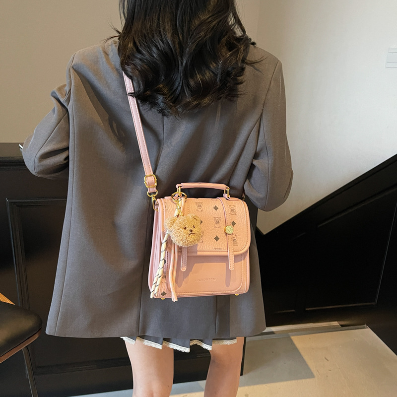 2025 New niche, simple and trendy student class backpack, women's bag, Korean retro and fashionable printed backpack Application Scenario