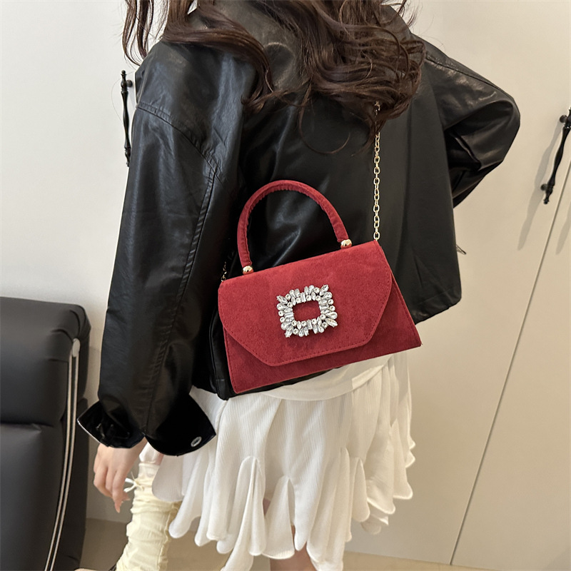 This year, the trendy small square bag for women in 2025 features a chain bag that is both fashionable and simple, as well as a single-shoulder bag with a high-end feel Specification drawing