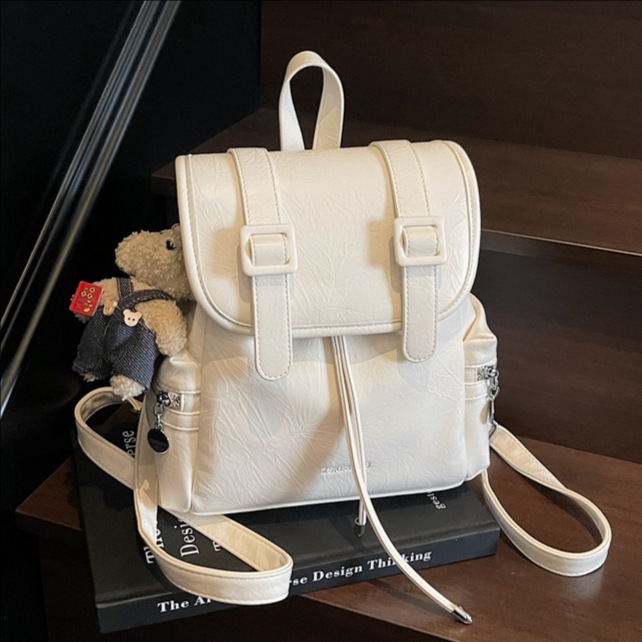 A retro, fashionable and trendy large-capacity small backpack for women in 2025, a stylish, versatile and simple backpack for going out and playing full figure