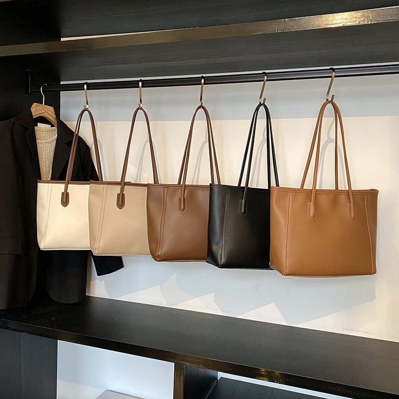 Retro large-capacity women's bag, minimalist style 2025 new trendy Korean-style artistic tote bag, fashionable commuting single-shoulder bag Application Scenario