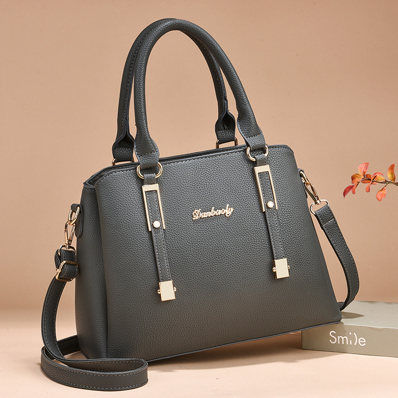 Red and fashionable Korean-style women's versatile single-shoulder crossbody bag, a grand and individual handbag for women, a new 2024 trend details Picture