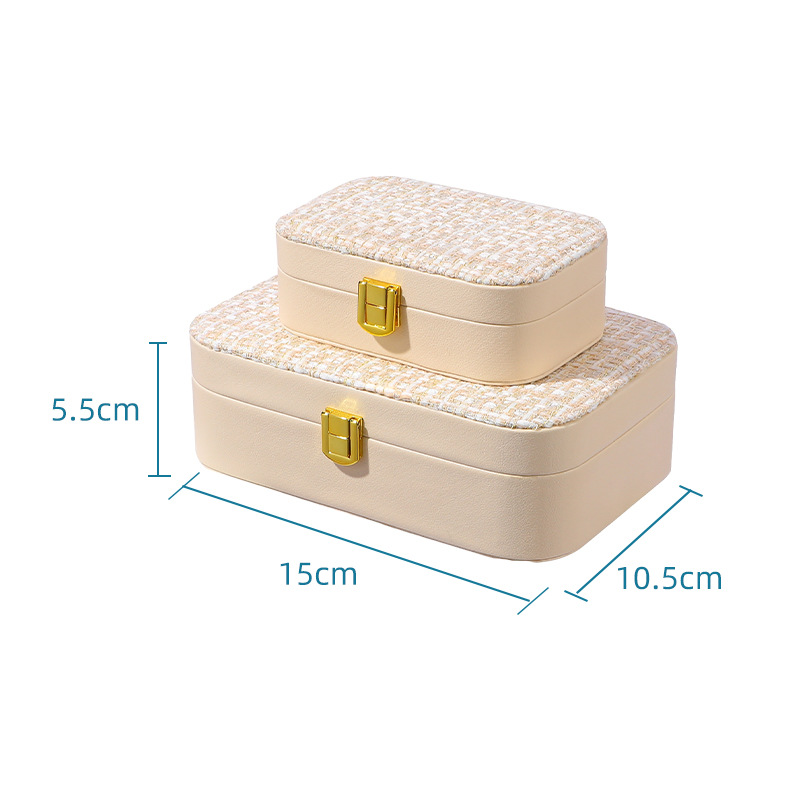 Wholesale of new small chanel-style light luxury fabric portable jewelry boxes, jewelry boxes and accessory compartments from the source factory Item Picture