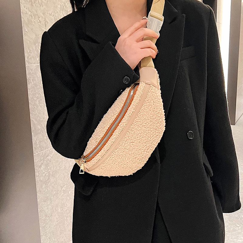 New trendy small crossbody bag for women 2023, Japanese-style plush single-shoulder bag, Korean-style fashionable, casual and versatile underarm bag Specification drawing